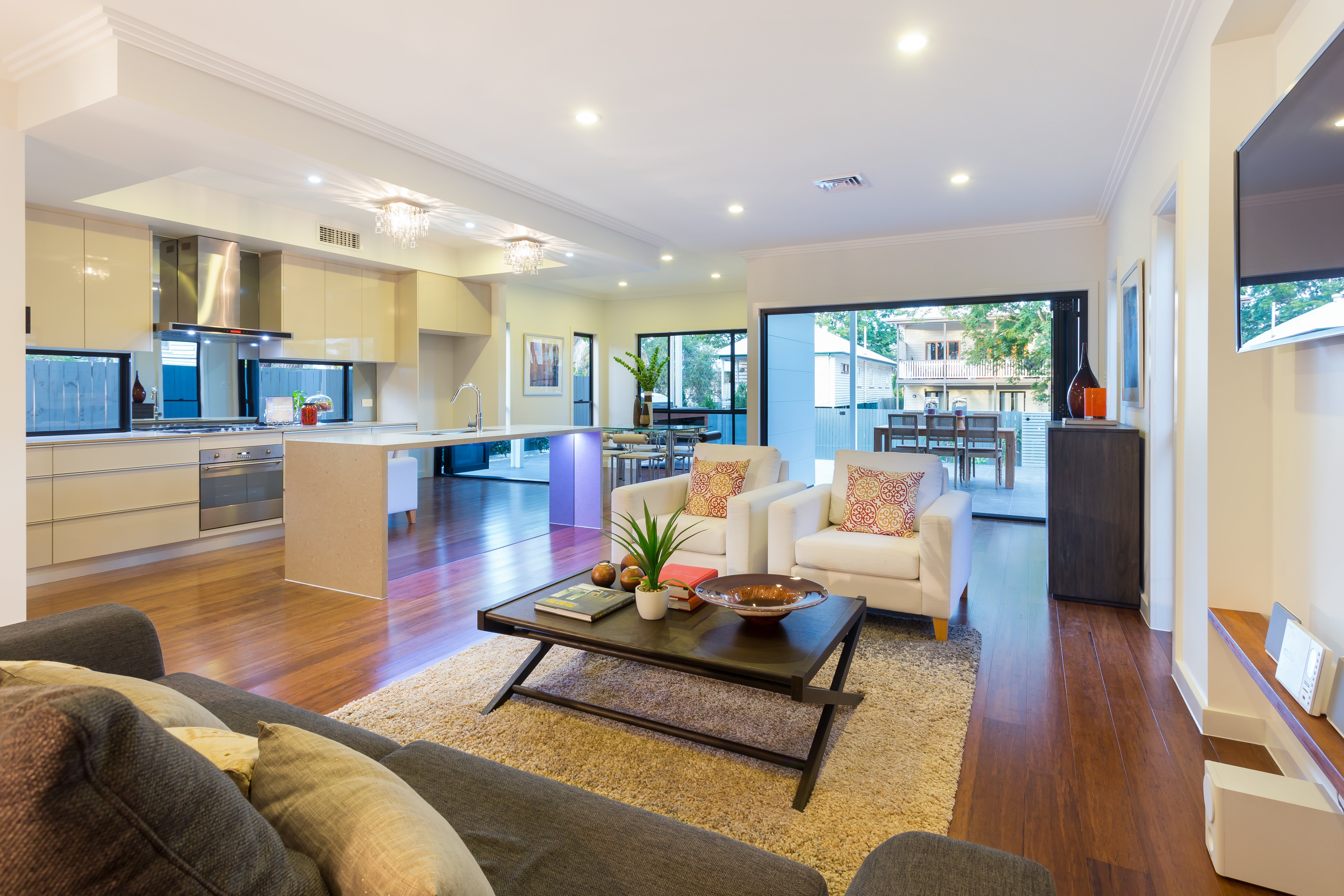 98 Oxley Road, Graceville living room