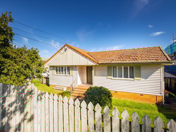 20 Arrol Street, Camp Hill - Buying to rebuild