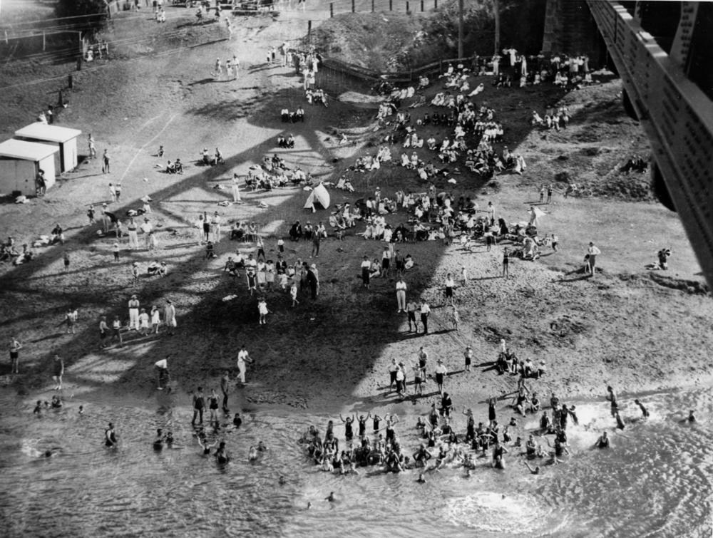 Bathers-under-the-Indooroopilly-Railway-Bridge-Brisbane-Queensland-ca-1930