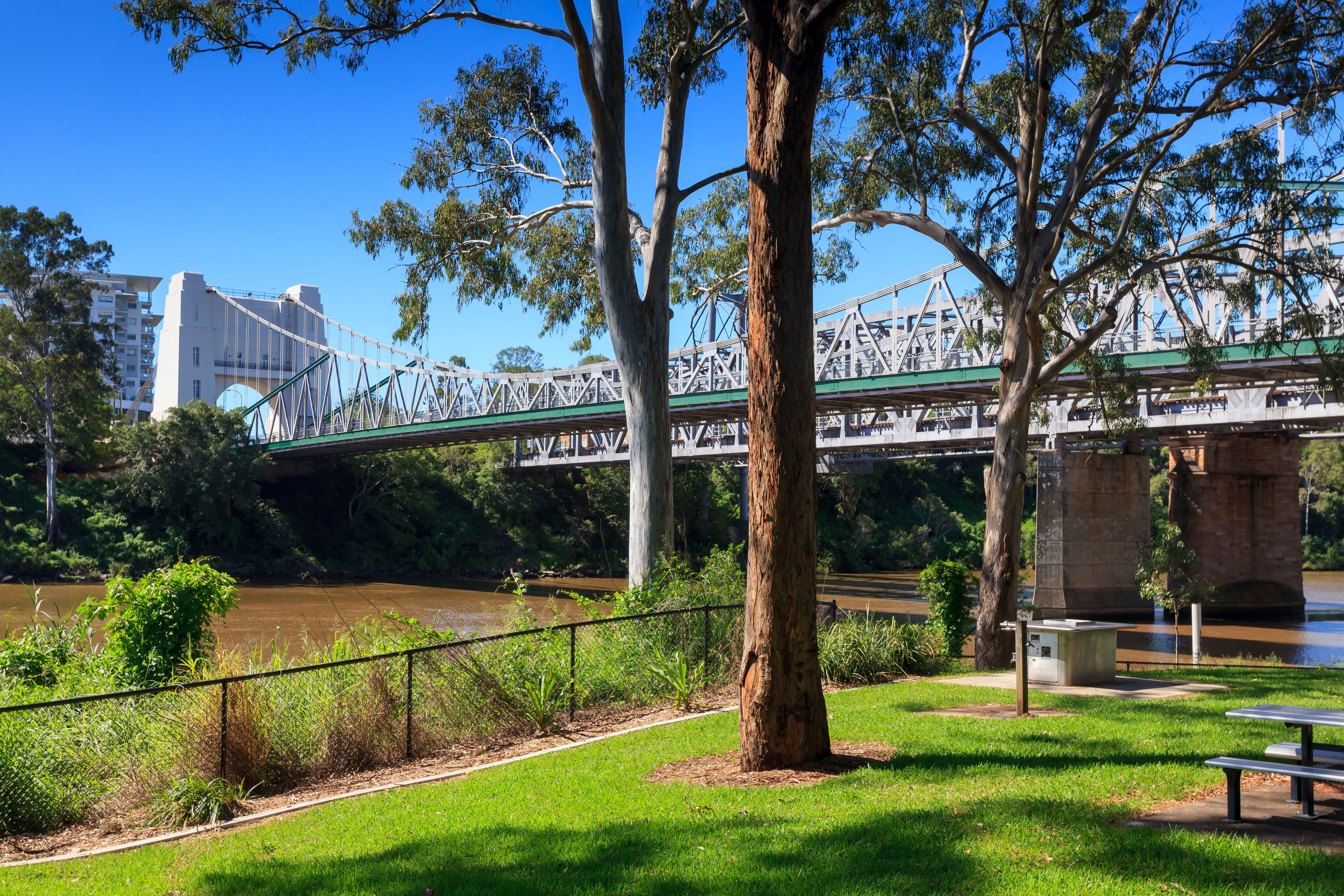 Chelmer Park, indooroopilly bridge