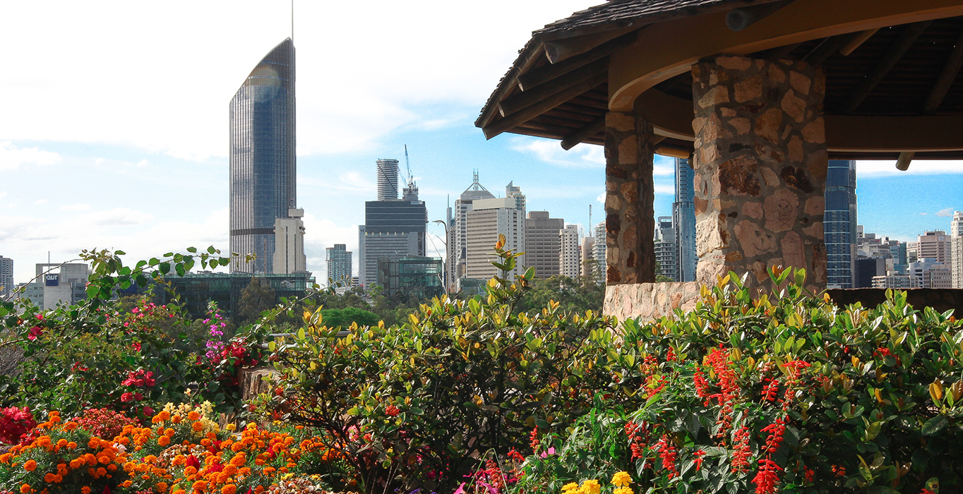 Kangaroo Point rotunda, flowers and city views