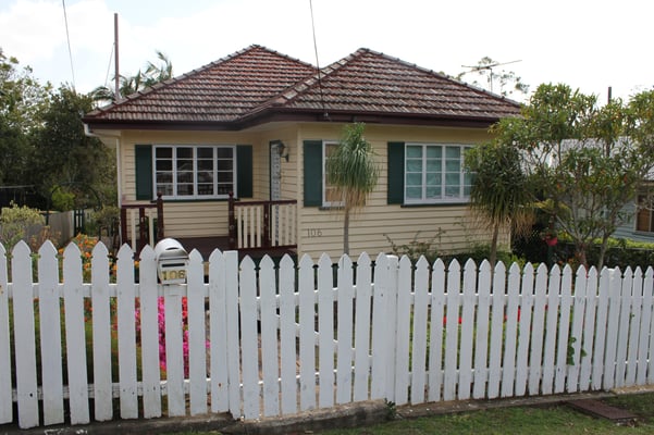 front view of house before reno