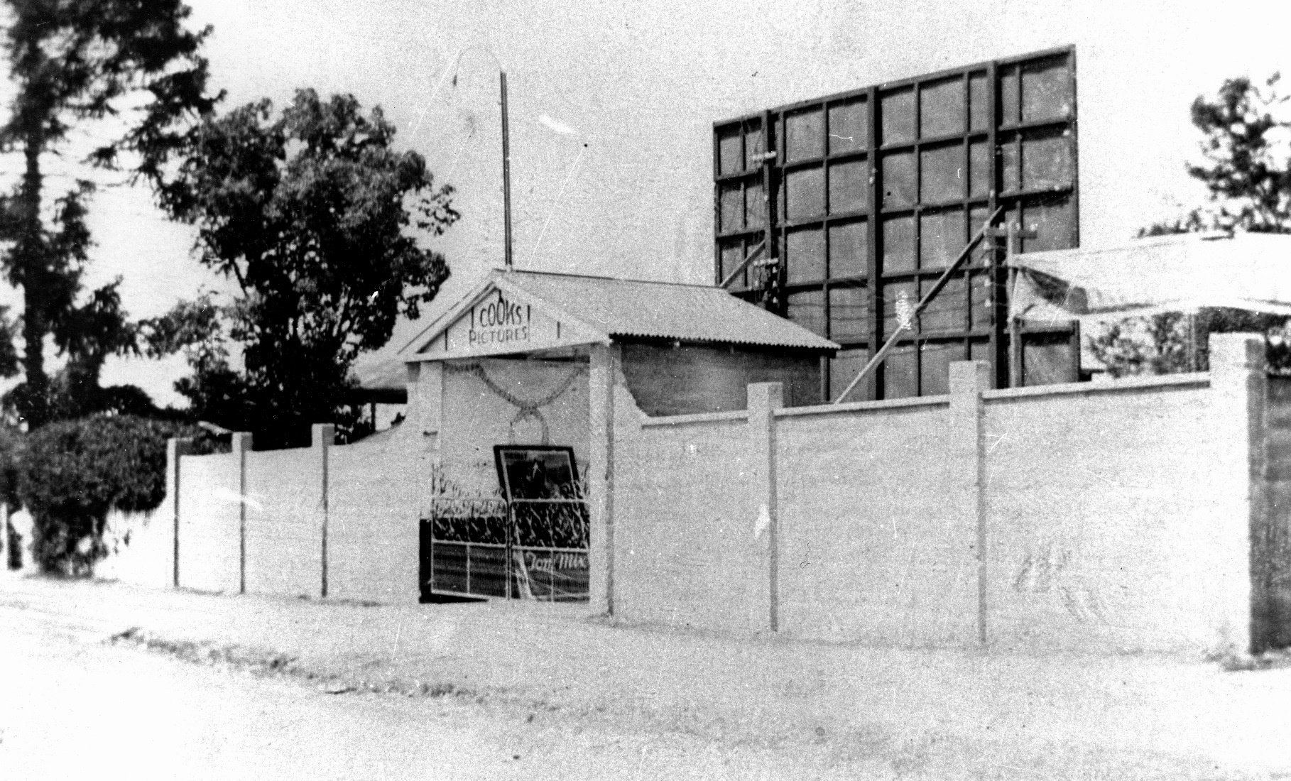  Cinema with fence and Cook's Theatre sign | Image: Oxley-Chelmer History Group 